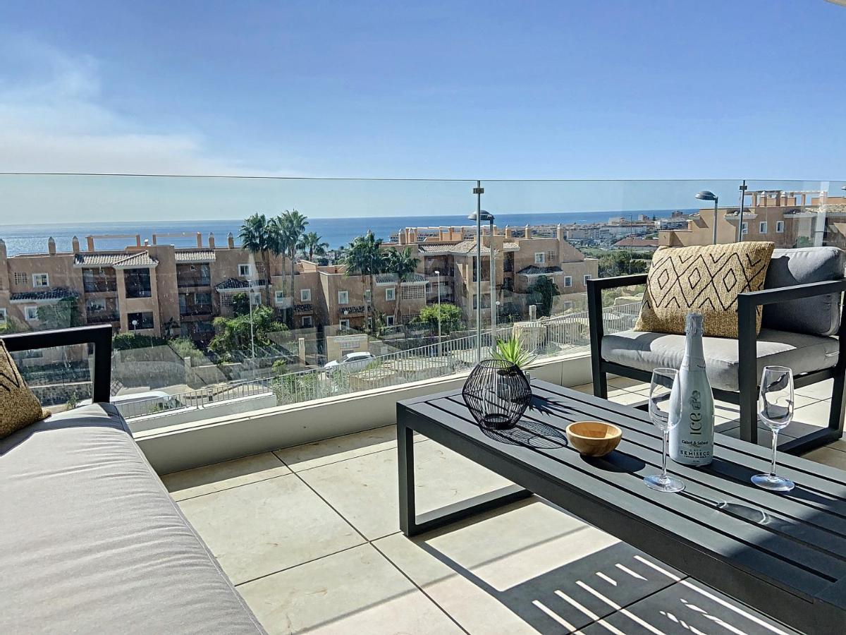 Via Celere 2330 Sea View Apartment 카사레스 외부 사진